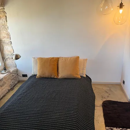 Mirca With Seaview - Charming Stonehouse Mirce