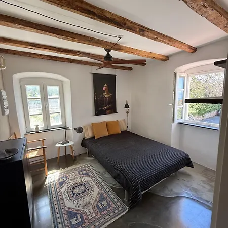 Mirca With Seaview - Charming Stonehouse