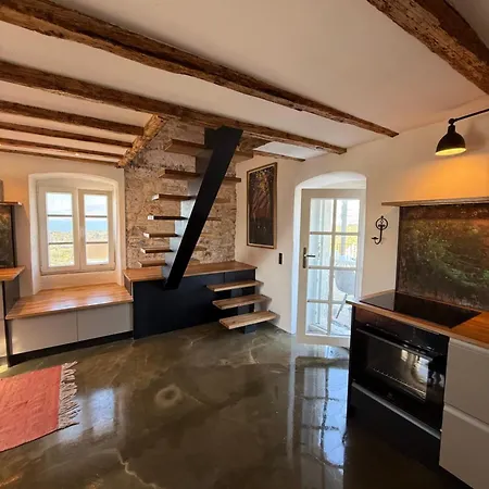 Mirca With Seaview - Charming Stonehouse Mirce