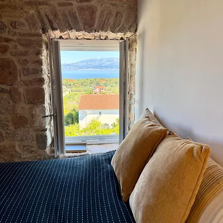 Mirca With Seaview - Charming Stonehouse