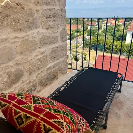 Mirca With Seaview - Charming Stonehouse Mirce