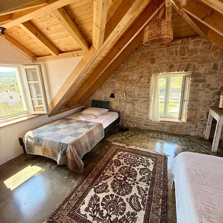 Mirca With Seaview - Charming Stonehouse Mirce
